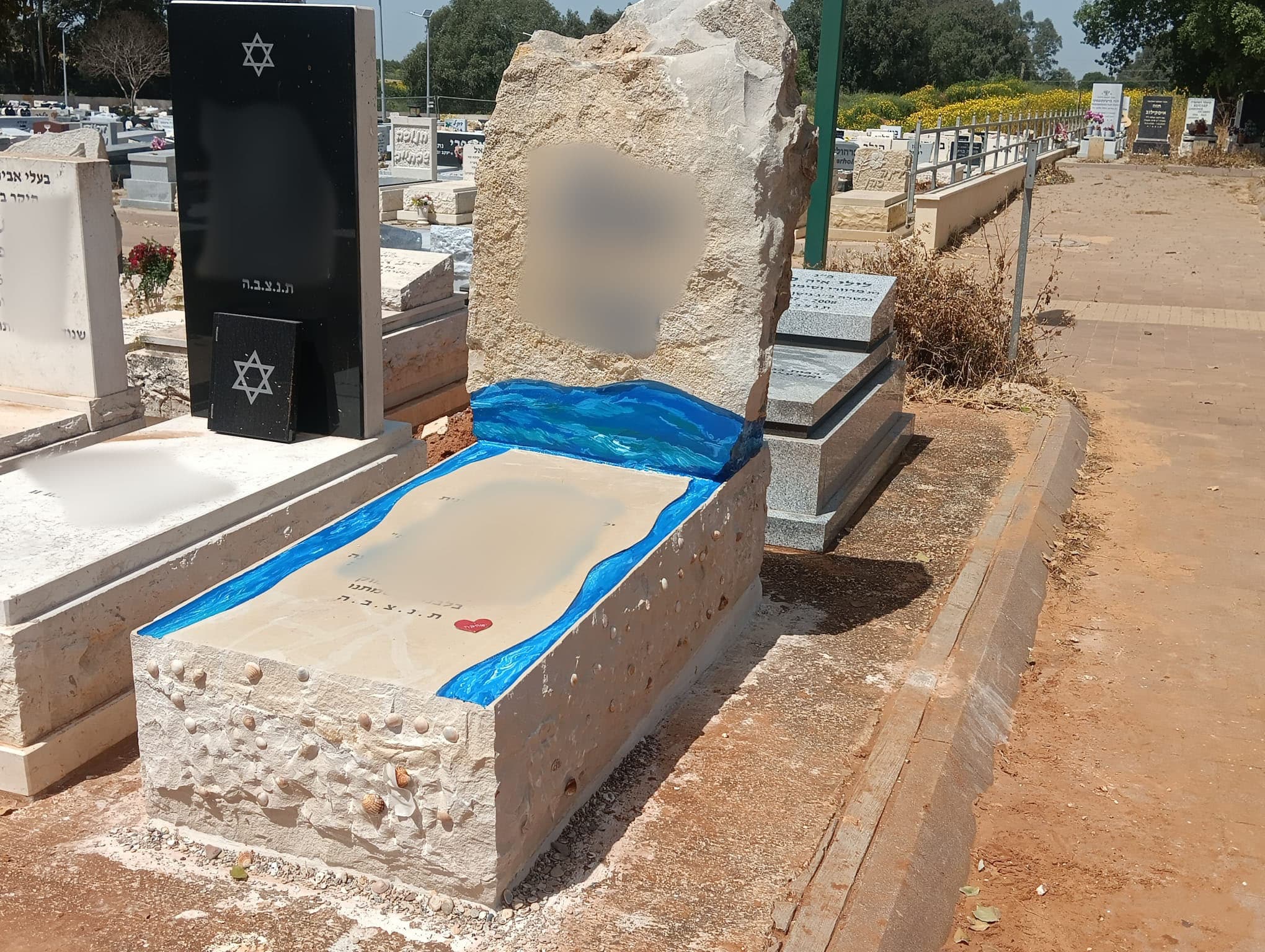 מצבות מיוחדות